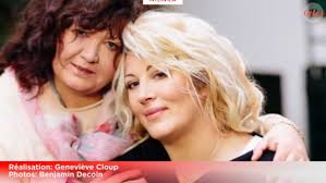 Photo : Loana porte sa petite Mindy