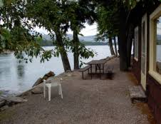 This quaint 36 room motor inn offers stunning views from every room of lake mcdonald and the mountain panorama forming the crown of the continent. Apgar Village Lodge Cabins National Park Reservations