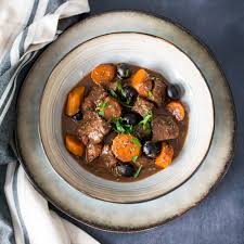 Daube Provencale Plat Mijote La Cerise Sur Le Maillot Recette Daube Provencale Plats Mijotes Daube