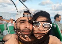 El besote que confirma que Jencarlos Canela y la Miss Puerto Rico Danna  Hernández son más que amigos