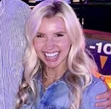 She made it to Dallas … : r/DaniAustin