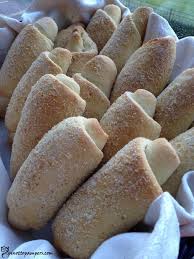 Spanish Bread Filipino Style From Pinot To Pampers Spanish Bread Filipino Recipes Food