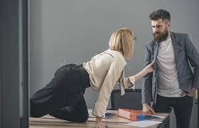 Как затащить сотрудницу в постель, я расскажу в этой статье! Soblaznenie V Ofise Stokovoe Foto Izobrazhenie Naschityvayushej Data 41996418