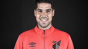 Athletico Paranaense confirma filho de Toni como novo técnico