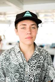 After someone steals his bike, nick murders the kid and gets arrested once again. Ethan Cutkosky Shameless Wiki Fandom