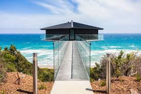En Australie Cette Maison Incroyable Semble Litteralement Flotter Au Dessus De La Mer Splendide Les Plus Belles Maisons Maison Flottante Maisons Incroyables