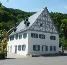 Eine energetische sanierung zum effizienzhaus denkmal ist deshalb nicht immer möglich. Denkmaler So Renovieren Sie Geschutzte Hauser Richtig Welt