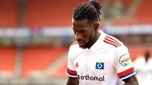 Beim 1:1 (1:0) am samstagabend wurden offenbar der ehemalige hamburger khaled narey als auch bakery jatta rassistisch beleidigt, außerdem wurden . Fall Jatta Neues Gutachten Soll Hsv Profi Belasten Ndr De Sport Fussball