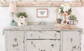 The floor is left with a plain white ceramic as a neutralizer of the look so as not to monotonous pink. The Trendy Shabby Chic Look In Your Garden House Lugarde