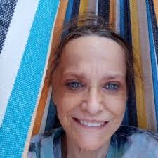 Sara Graves's Instagram, Twitter & Facebook