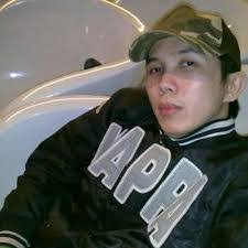 Albert Abella's Instagram, Twitter & Facebook