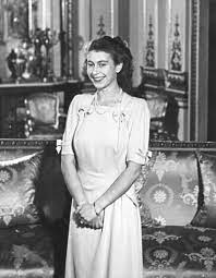 Queen elizabeth's diamond jubilee kicks off tomorrow, which basically means that britons can get shitfaced for four days in celebration of their monarch's sixty years of rule. 32 Photos Of Queen Elizabeth And Princess Margaret Being Pyts Young Queen Elizabeth Young Queen Victoria Queen Elizabeth