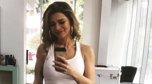 Actualmente está casado con la relacionadora pública paula pavic, con quien tiene 2 hijas, isidora y colomba a las cuales se les suman los trillizos marcelo, agustina y antonella, nacidos en la capital chilena el 16 de diciembre de 2011. Antonella Rios Nos Presento Sus Tres Emprendimientos Favoritos En Una Nueva Edicion De Emprendedores Mega Mega
