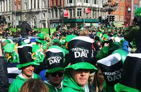 La festa di san patrizio, che cade il 17 marzo dal lontano 1600, è uno dei giorno più attesi dagli irlandesi. Festa Di San Patrizio A Dublino Fidelity Viaggi