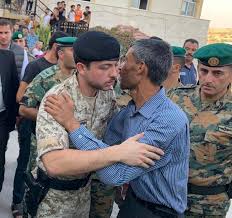 النشيد الوطني السعودي هو النشيد الرسمي للمملكة العربية السعودية منذ عام 1984، كتبه الشاعر السعودي إبراهيم خفاجي ، ولحّنه الموسيقار السعودي طارق عبد الحكيم 1947على آلة البوق ثم قام الموسيقار سراج عمر بتوزيع النشيد. ÙˆÙ„ÙŠ Ø§Ù„Ø¹Ù‡Ø¯ ÙŠØ¹Ø²ÙŠ Ø¨ÙˆÙØ§Ø© Ø§Ù„Ù…Ø´Ø§Ù‚Ø¨Ø© ÙˆØ§Ù„Ø¹ÙŠØ§ØµØ±Ø© ÙˆØ¨Ù†ÙŠ Ø¹Ø§Ù…Ø± ØµÙˆØ±