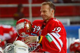Na zápas si našlo cestu 879 diváků a atmosféra opět nebyla vůbec špatná. Dominik Hasek Se Do Nhl Nevrati Legendarni Golman Definitivne Ukoncil Aktivni Karieru Hokej Cz Web Ceskeho Hokeje