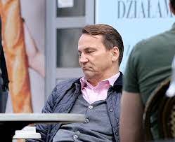 He chaired the student strike committee in bydgoszcz in march. Radoslaw Sikorski Ma Ciagnik Co Jeszcze Nowe Oswiadczenie Majatkowe Super Express Wiadomosci Polityka Sport