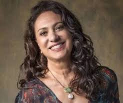 Conheça a personagem de Eliane Giardini em "Órfãos da Terra"