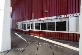 The arena seats 19,722 for basketball, and 18,680 for ice hockey, including 66 luxury suites and 2,000 club seats. The Forum On Twitter New Box Office Hours M F 11am To 7pm Sat Sun At 12pm On Event Days Only No Ticketmaster Fees Http T Co Ynyd7vuomo