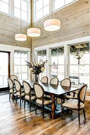 Using new and reclaimed locally sourced lumber, we create farmhouse tables that are filled with character and built to last generations. 30 Unassumingly Chic Farmhouse Style Dining Room Ideas