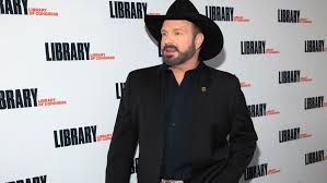 Garth brooks jokes he holds 'some kind of record' for presidential hugs after 2021 inauguration trisha yearwood says husband garth brooks is a 'real honest critic' of her cooking Garth Brooks Concert In Cincinnati Rescheduled For September 2021 10tv Com