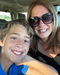 Kelli Brantley's Instagram, Twitter & Facebook