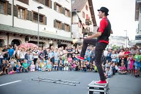Die nächtliche hochzeitsfeuershow ist ein klassiker und höhepunkt bei jeder hochzeit. Was Kostet Eine Feuershow Starjongleur