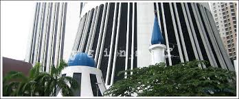 I've often been struck by the pretty little mosque at its a particularly beautiful building (ca.152 metres) near those towers is this one. Sesi Jumat Bangunan Tabung Haji Memang Lumayan