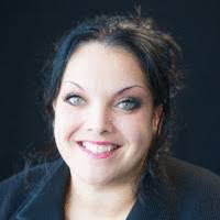 Elena Wynn's Instagram, Twitter & Facebook