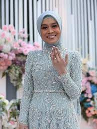 Maybe you would like to learn more about one of these? Kebaya Tunangan Full Payet Buat Tampilan Lesty Kejora Perfek Fashion Fimela Com