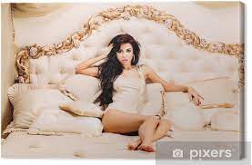 Lass dein baby niemals schreien! Leinwandbild Schone Und Sexy Frau Im Bett Pixers Wir Leben Um Zu Verandern