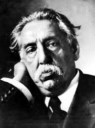 Jose Batlle's Instagram, Twitter & Facebook