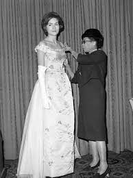 Check spelling or type a new query. Jackie Kennedy Die Traurige Und Viel Zu Selten Erzahlte Geschichte Ihres Brautkleids Vogue Germany