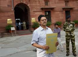 Heera is an obedient son and always respectful of his father despite his father's indifference. Amitabh Thakur Takes Charge Of Castle Back Again