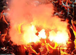 Geçmişinle övün, geleceğini sev, bu günü yaşa, canım galatasaray. Arsenal And Galatasaray Charged By Uefa After Turkish Away Supporters Threw Fireworks And Flares On To Emirates Pitch Daily Mail Online