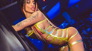 NOVE PROVOKACIJE JELENE KRUNIĆ: Pokazala BRADAVICE i GUZU! (FOTO18+) -  Srbija danas