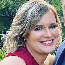 Best person (or company) to pull weeds? Need to clean up our yard for the  fall