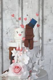 Eine torte der superlative mit kinderschokolade, m&m's, giotto und malteser! Hochzeitstorte S J Topper Torte Cake Ginkgowerkstatt Royalicing Eiweissspritzglasur Fondan Hochzeitstorte Blumen Hochzeitstorte Torte Hochzeit