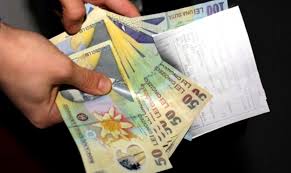 Pensia pentru munca depusă şi limita de vârstă se acordă pe viaţă la cererea agenţilor economici pentru bărbaţi după 62 ani cu o vechime minima în munca 30 ani iar pentru femei la 57 ani, vechime minim 25 ani. Ce Spor La Pensie Vei Primi In FuncÈ›ie De Vechimea In MuncÄƒ Lista CompletÄƒ Cu Anii È™i Punctajul Impact