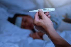 Demam bukanlah sebuah penyakit, tetapi demam adalah sebuah gejala yang muncul mengikuti terjadinya infeksi, peradangan maupun dehidrasi. Anak Demam Malam Hari Ini Yang Perlu Anda Lakukan Hello Sehat