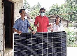 U skladu s tim, trebalo bi dodati longi (kuching) sdn.bhd na popis pojedinačno navedenih društava u članku 1. Longi Kuching Donates Solar Panels To Light Up Kg Quop Residents Lives Dayakdaily