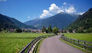 È inoltre presente un angolo cottura completa di forno, frigorifero e piano cottura. Hotel Val Di Sole Appartamenti Alberghi Residence E Hotels
