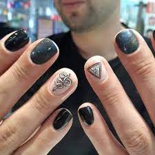 Con contraste negro y plateado. 19 Ideas De Disenos Para Hombres En 2021 Disenos De Unas Mate Manicura De Unas Unas De Maquillaje