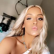 Cassie Holt's Instagram, Twitter & Facebook