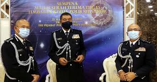 Dalam negeri dan ketenteraman awam, bukit aman pada 2010 sebelum dilantik sebagai timbalan ketua polis negara pada april 2011 menggantikan tan sri husin ismail yang. Ramai Anggota Polis Mohon Tukar Tapi