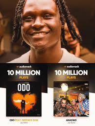 BETWEEN THIS TWO ARTISTS , CHOOSE YOU'RE FAVORITE ONE. AND WHAT IS YOU  FAVORITE SONG MADE BY ONE OF THESE LEGENDS