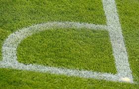 Football : Un gardien de but éteint un incendie en plein match avec un tuyau d’arrosage et reprend sa place dans le but