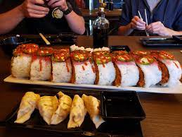 N°1 de la livraison de sushi sur monaco, beausoleil et cap d'ail. This Monstrosity From Deli Sushi Amp Desserts In San Diego The Equivalent Of 8 Sushi Rolls O Best Sushi Sushi Desserts San Diego