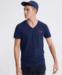 Coming in eclipse navy, this tee for men sports an embroidered logo on front and a branded tag on right sleeve. Superdry Orange Label Kurzarm T Shirt Mit V Ausschnitt Herren T Shirts