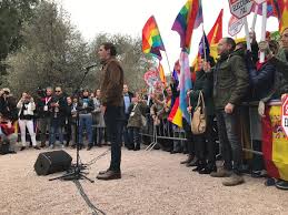 Se defiende con todas las consecuencias. Directo En Colon Miles De Ciudadanos Exigen Elecciones A Sanchez Espana